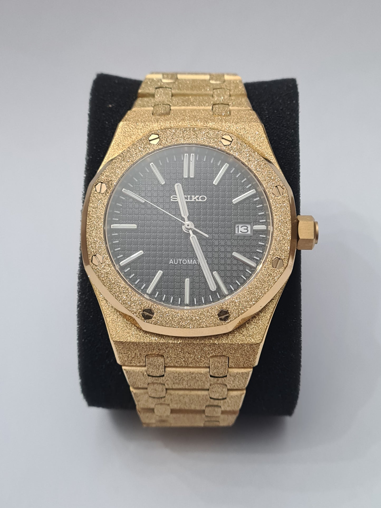 SeikOak – Frosted Gold Black Dial, 42 mm