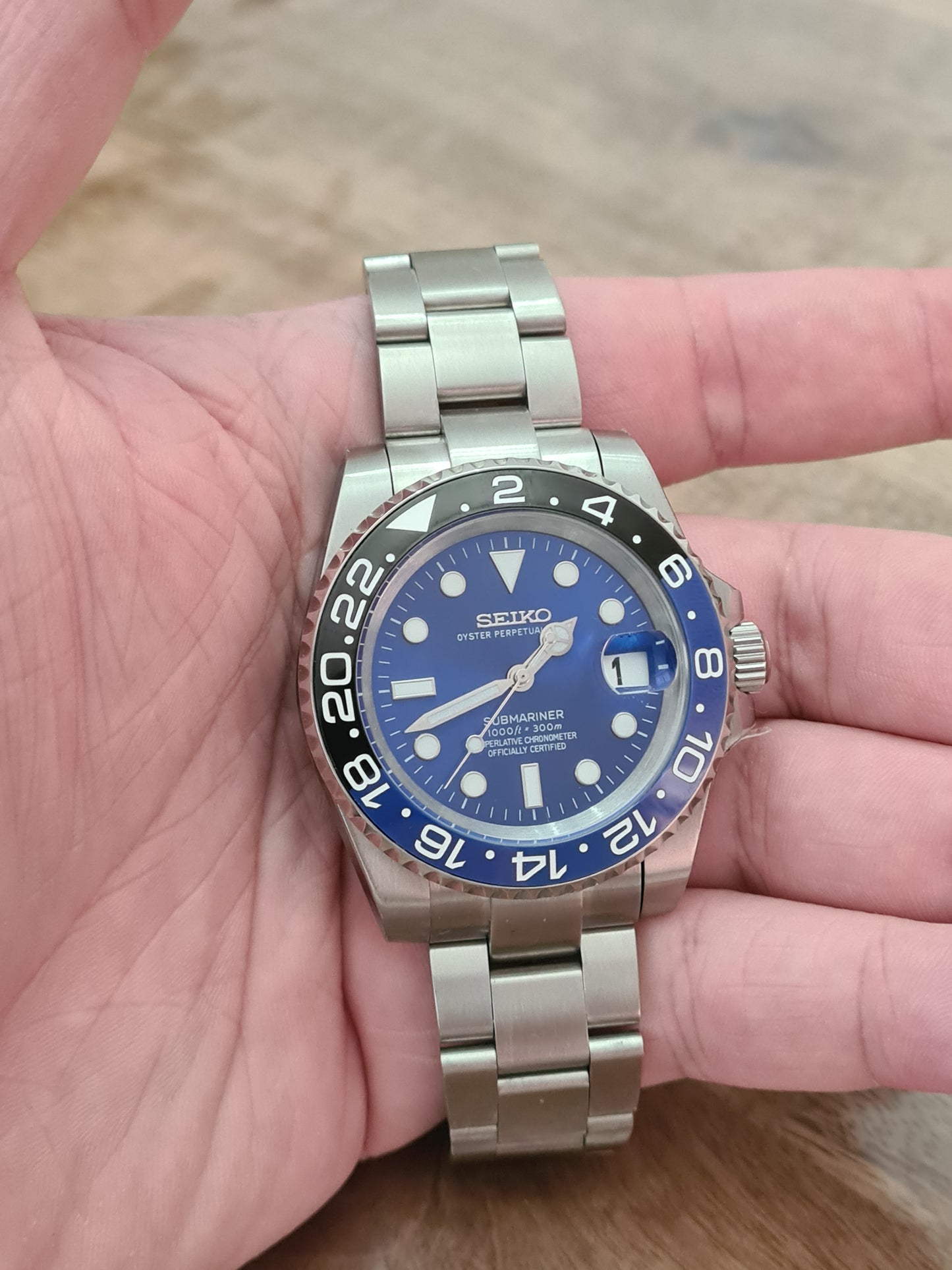 SeikGMT – Blue Dial, Silver Case 39 mm