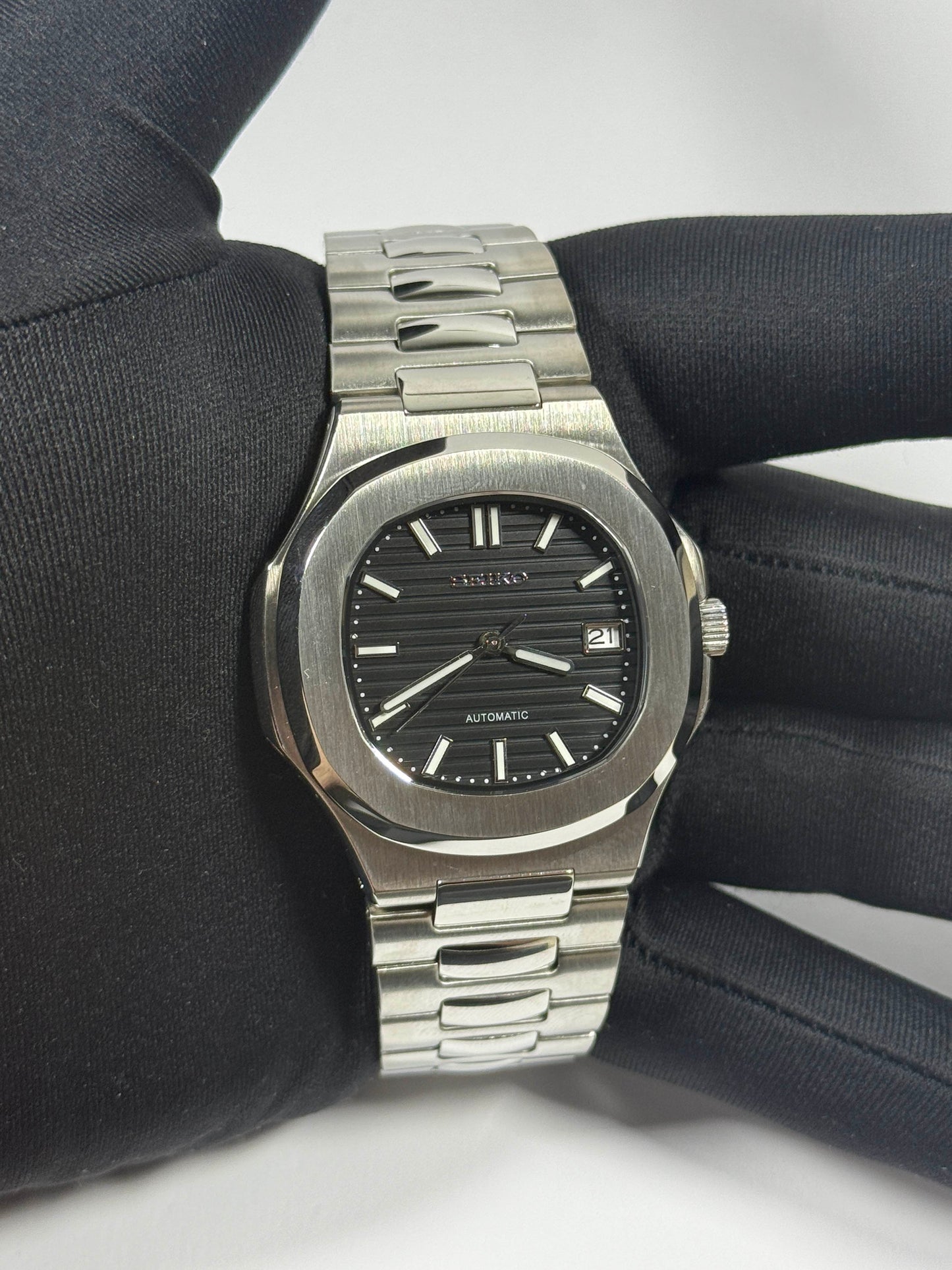 Seikautilus – Black Dial, Silver Case 39 mm
