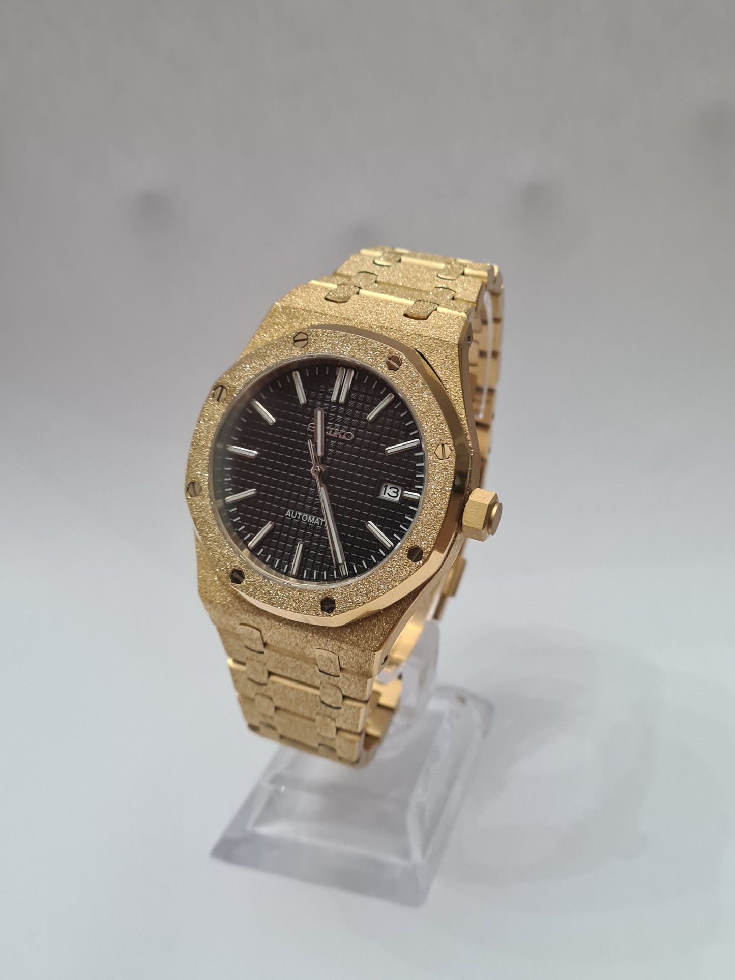 SeikOak – Frosted Gold Black Dial, 42 mm