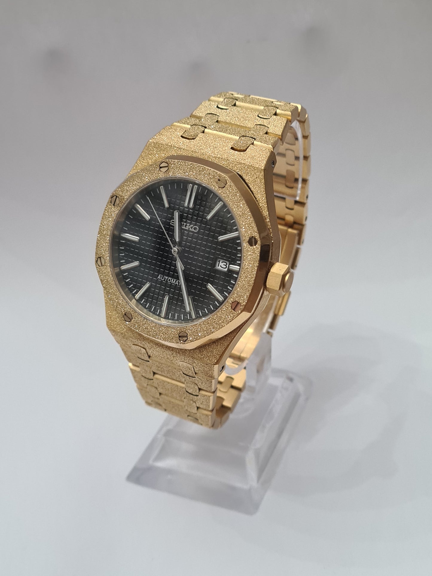 SeikOak – Frosted Gold Black Dial, 42 mm