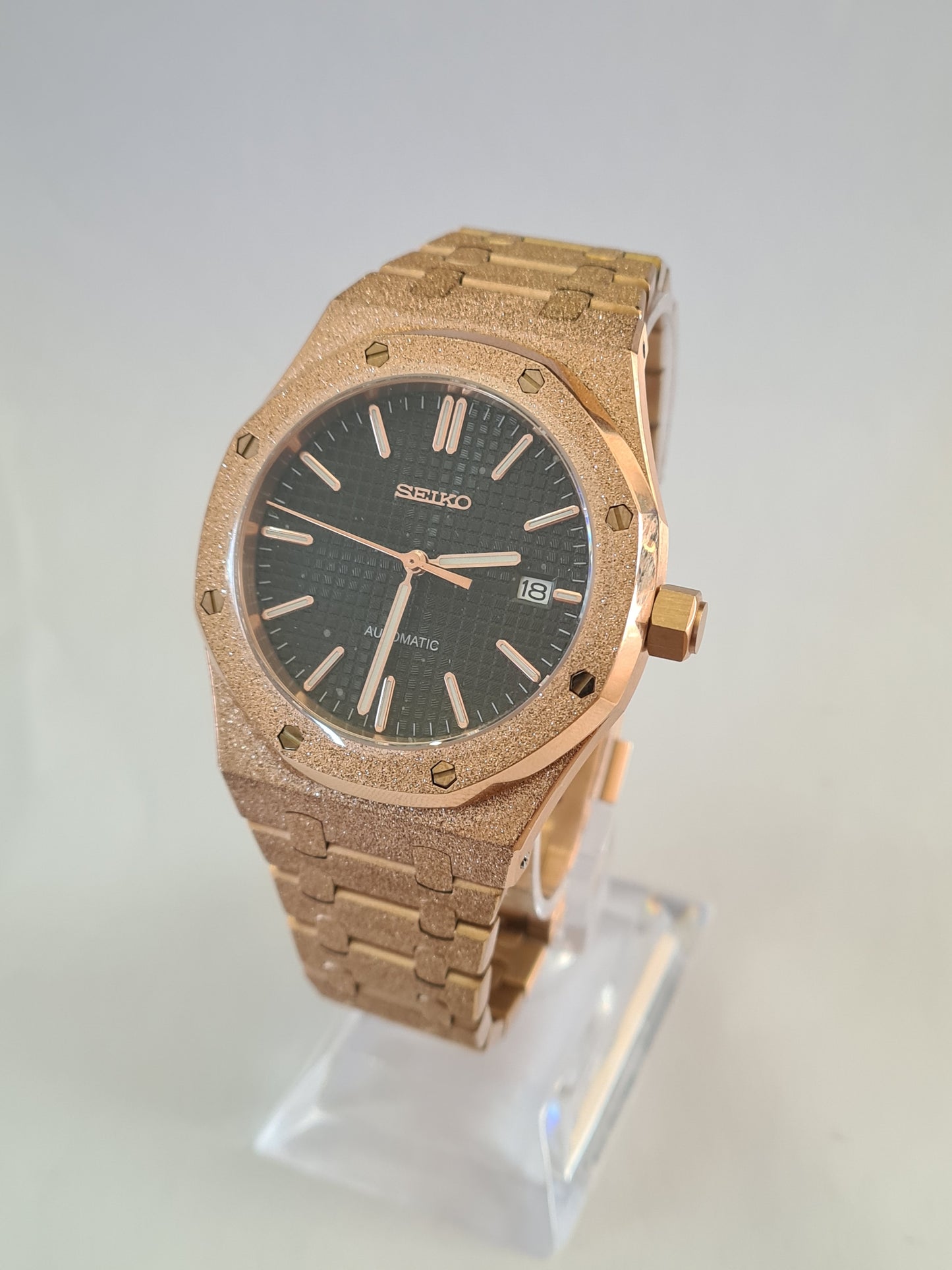 SeikOak – Frosted Rose Gold Black Dial, 42 mm