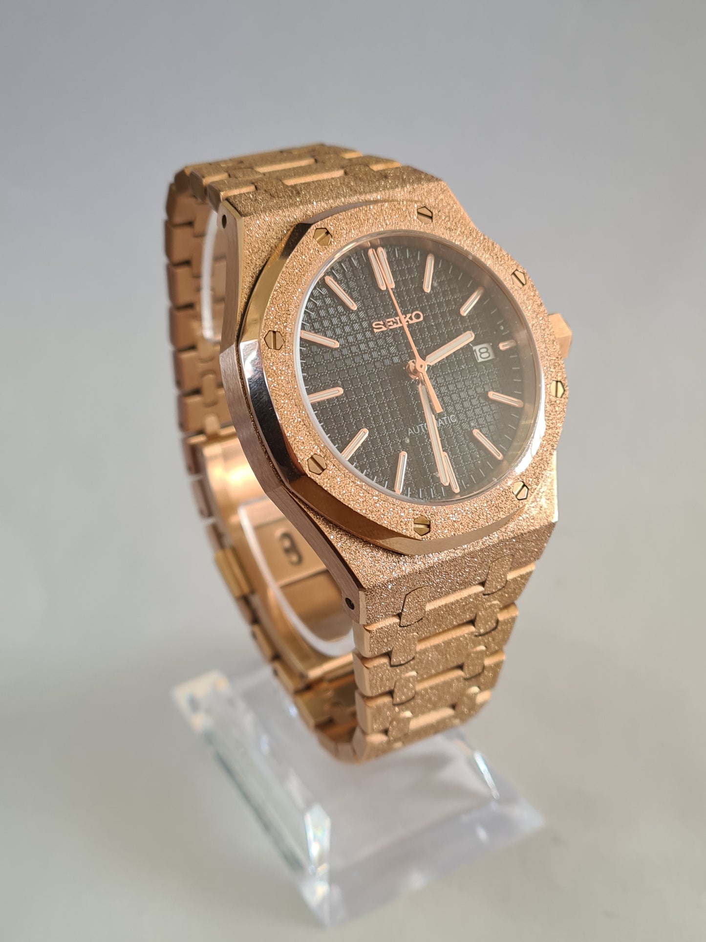 SeikOak – Frosted Rose Gold Black Dial, 42 mm