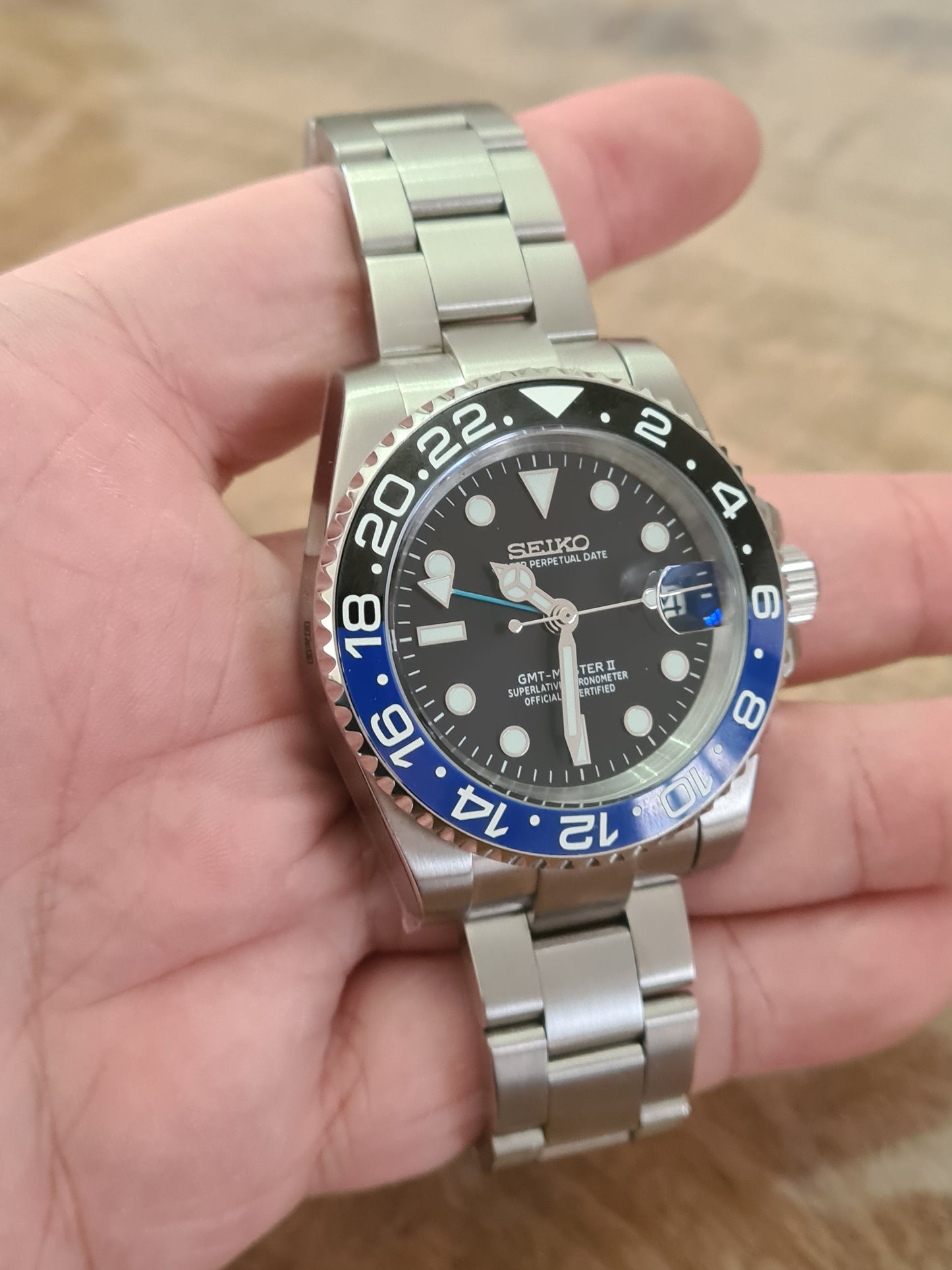 SeikGMT – Batman, Black Dial, Silver Case 39 mm