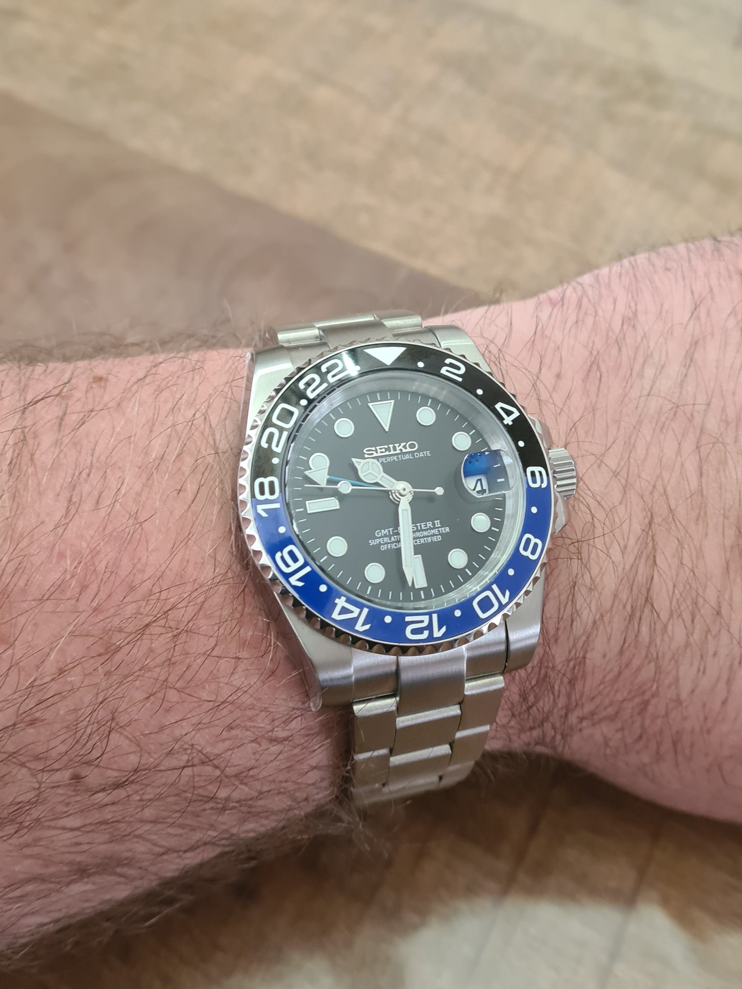 SeikGMT – Batman, Black Dial, Silver Case 39 mm