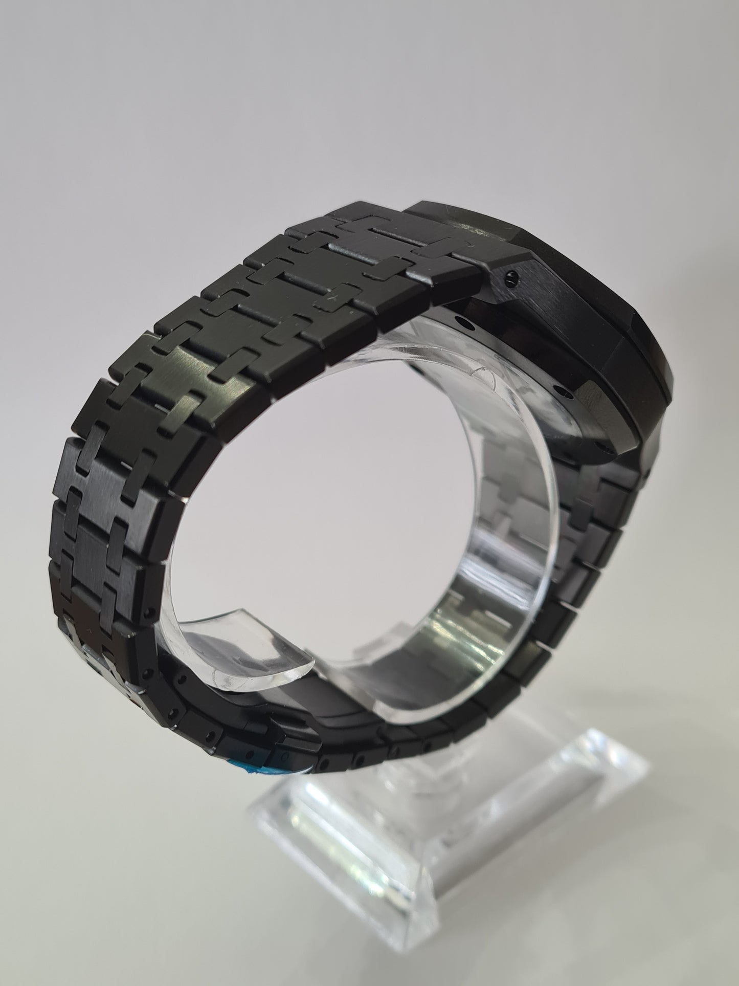 SeikOak – Red & Black Dial, Black Case 42 mm