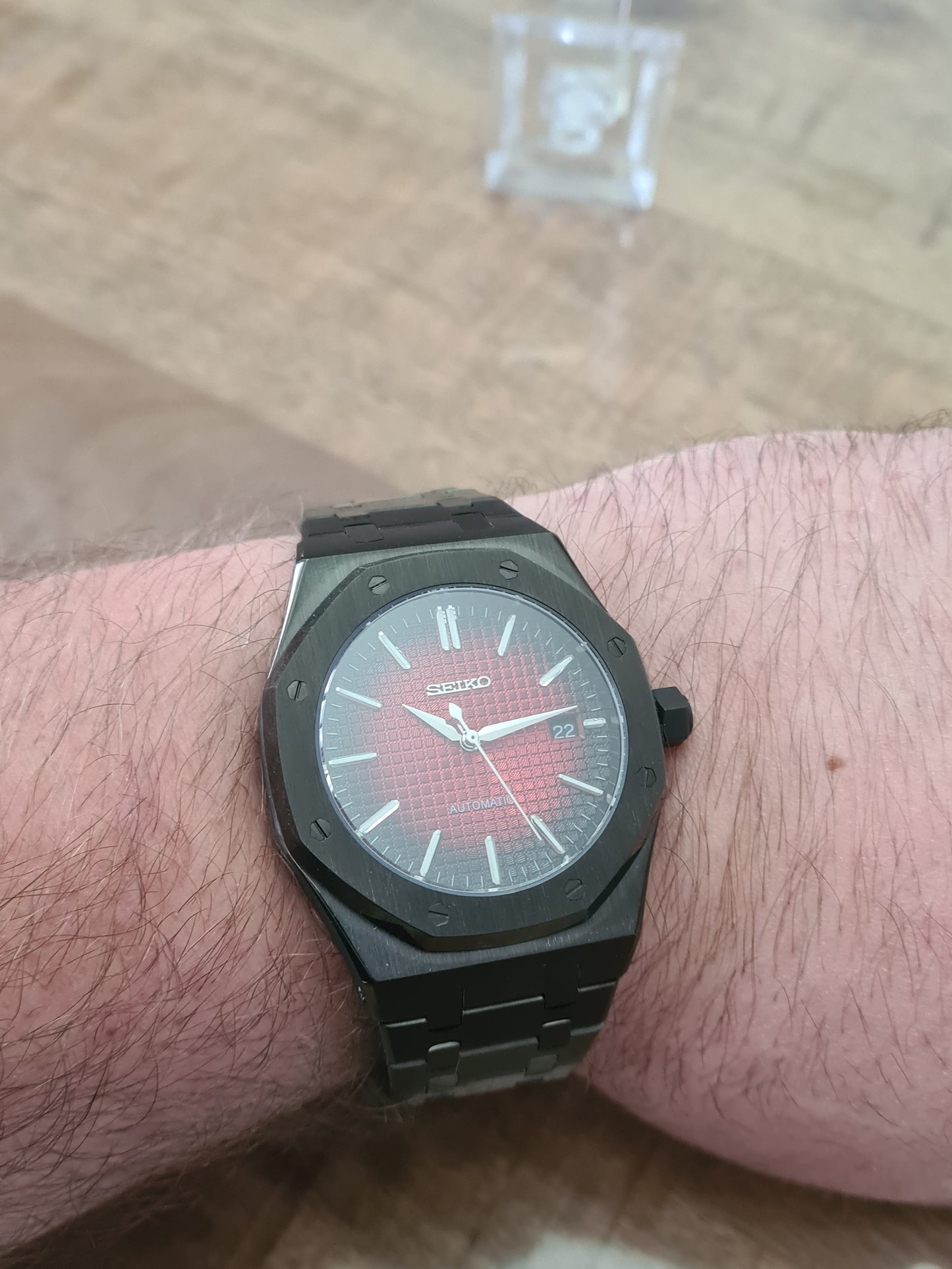 SeikOak – Red & Black Dial, Black Case 42 mm