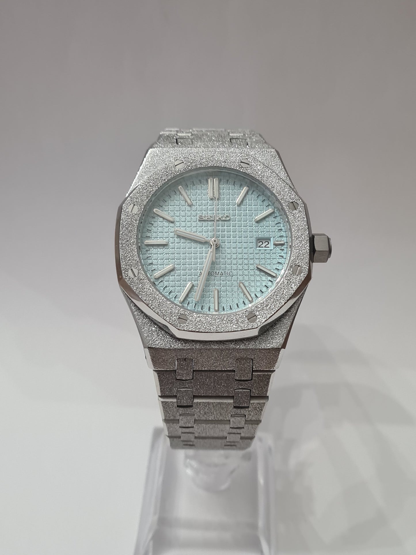 SeikOak – Light Blue Dial, Frosted Silver Case 42 mm