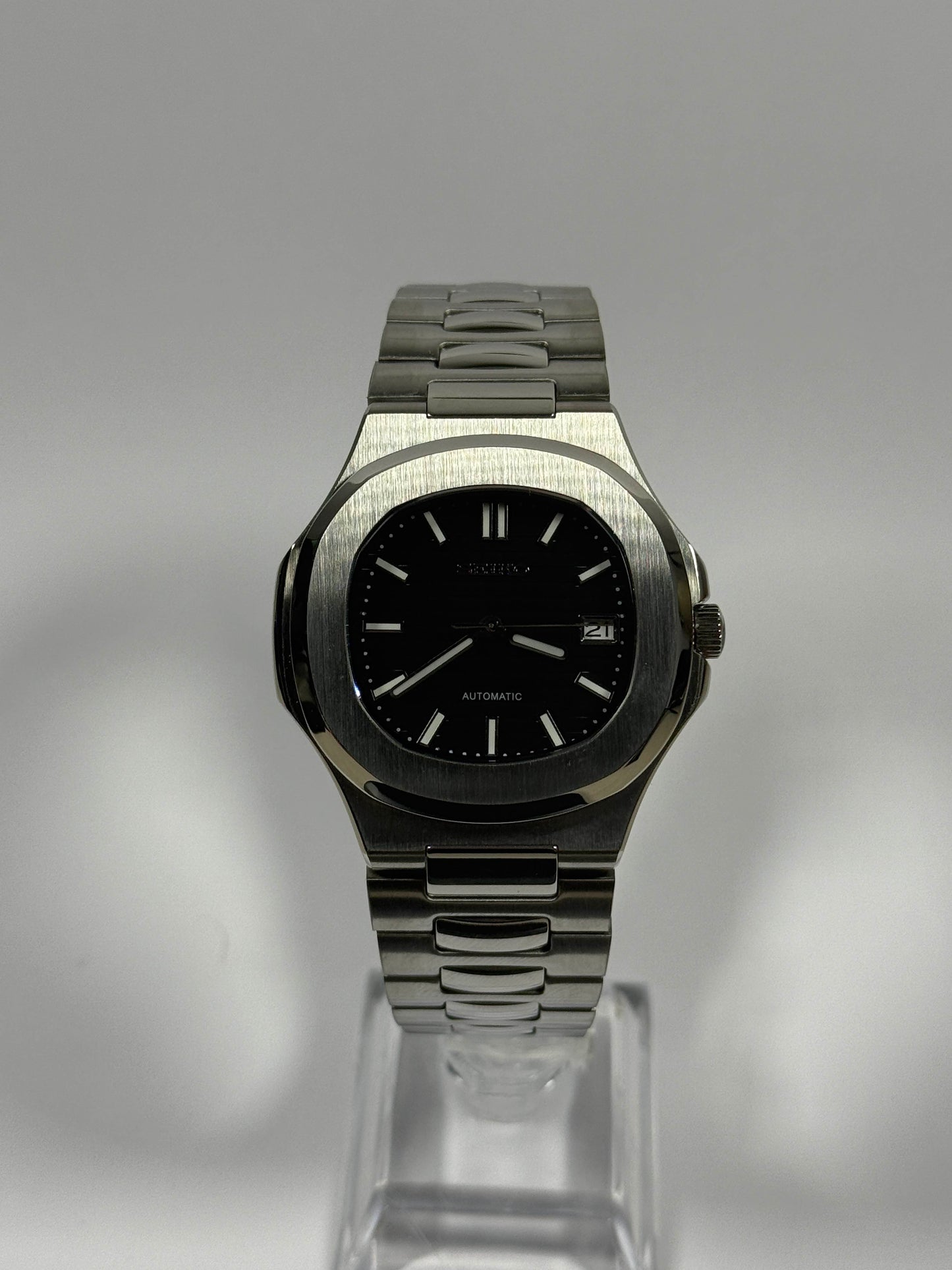 Seikautilus – Black Dial, Silver Case 39 mm