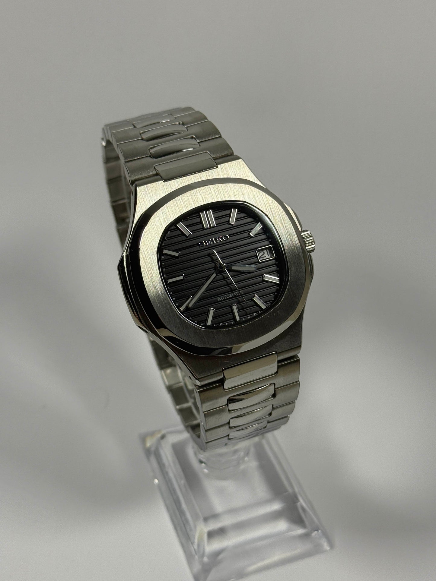 Seikautilus – Black Dial, Silver Case 39 mm