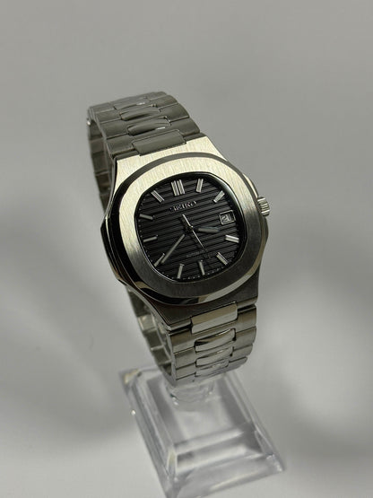 Seikautilus – Black Dial, Silver Case 39 mm