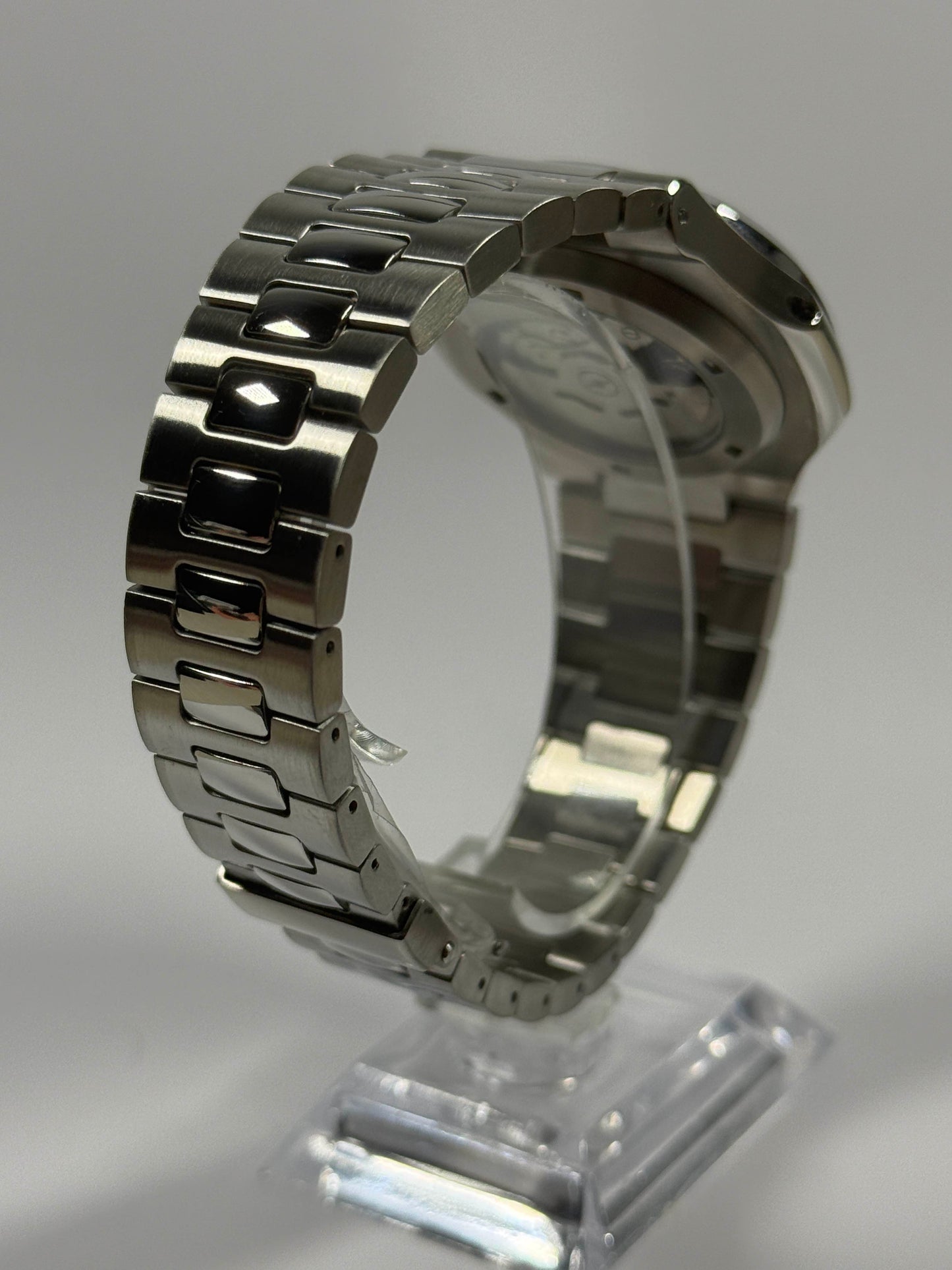 Seikautilus – Black Dial, Silver Case 39 mm