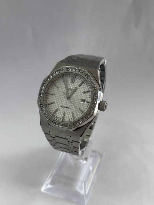 SeikOak – White Gemstone 42 mm